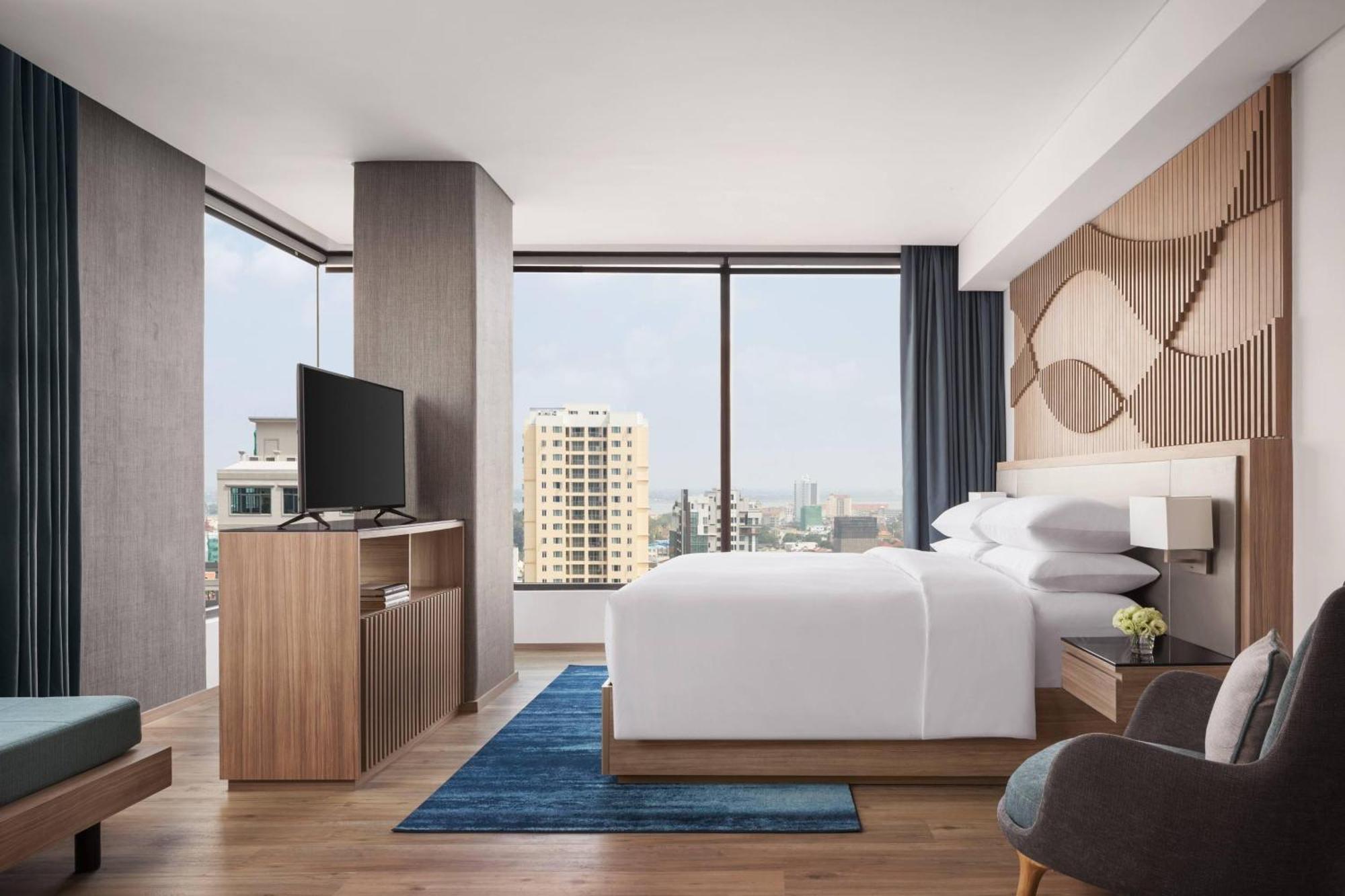 Hotel Courtyard By Marriott Phnom Penh Exterior foto